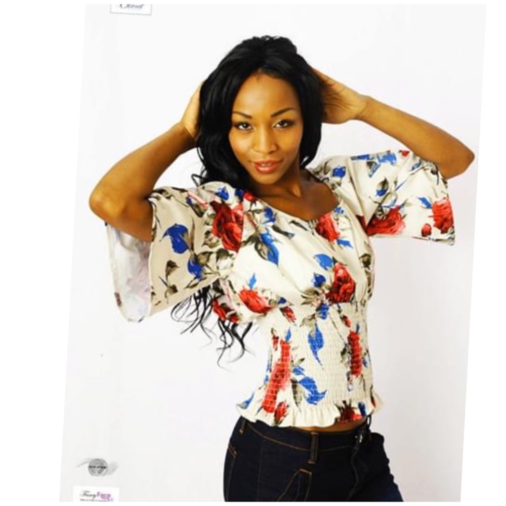 3/4 length flare sleeves top with scrunched style